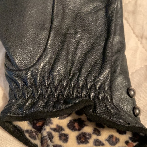 Leather studded gloves, Nine West, size M but more like a small, NWT - Picture 8 of 8